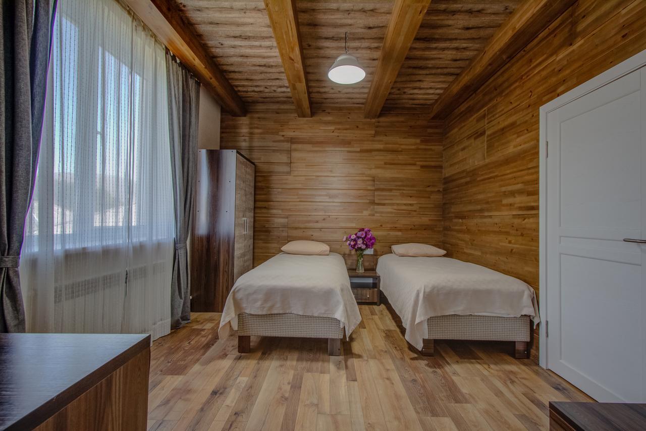 Hillside Karakol B&B Extérieur photo